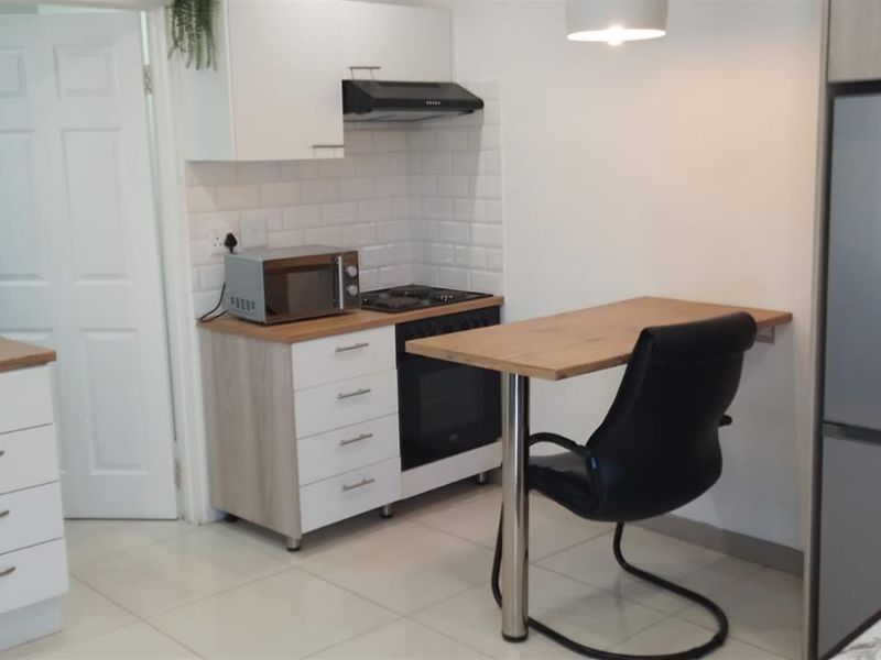 Minimilist Semi-Furnished Bachelor Studio Apartment - Photo 6