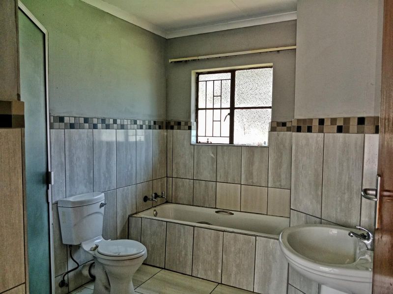 Classic and Spacious House To Rent in The Orchards, Akasia - Photo 6