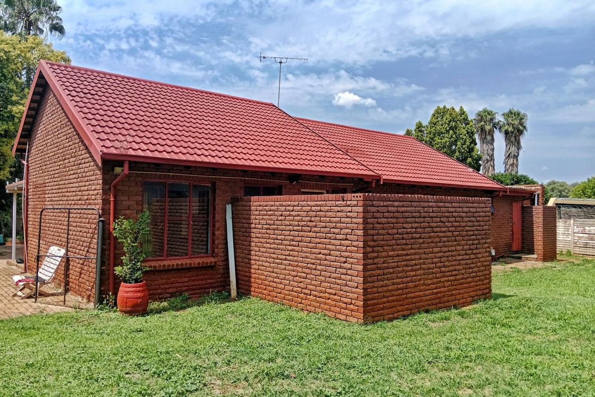 Classic and Spacious House To Rent in The Orchards, Akasia - Photo 3