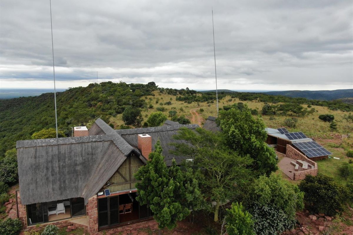Rock-Built 3-Bedroom House with En-Suite Cottage - 1000 ha Private Nature Reserve, Bela Bela - Photo 3