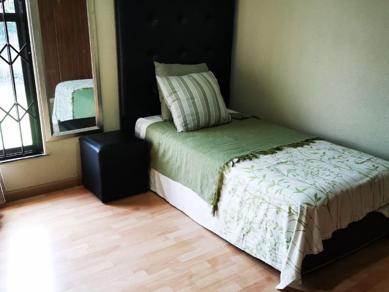 Beautiful well maintained property with a Flat for the extra incomes - Photo 9