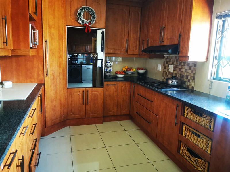 Beautiful well maintained property with a Flat for the extra incomes - Photo 2