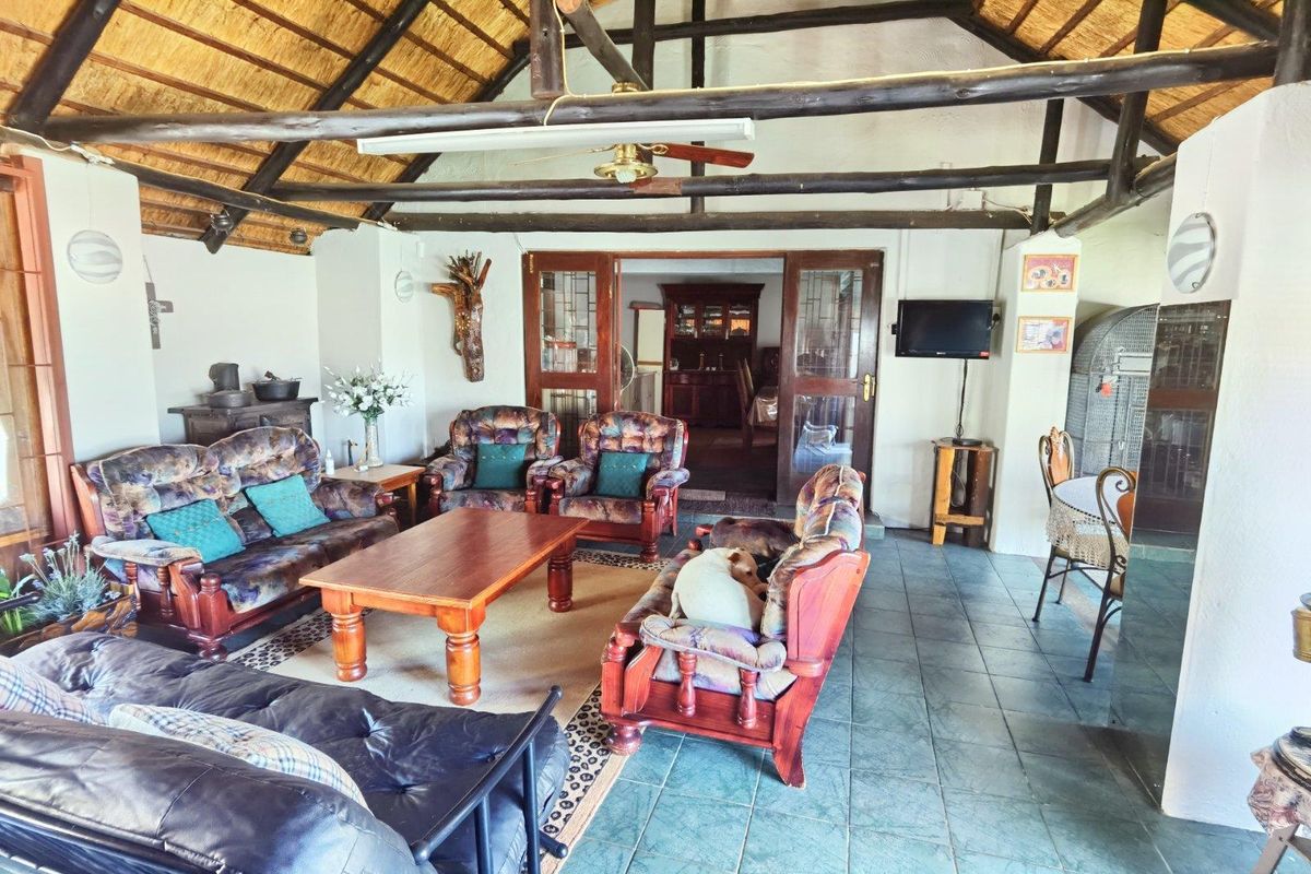 Townhouse For Sale in Bronkhorstbaai, Bronkhorstspruit - Photo 2