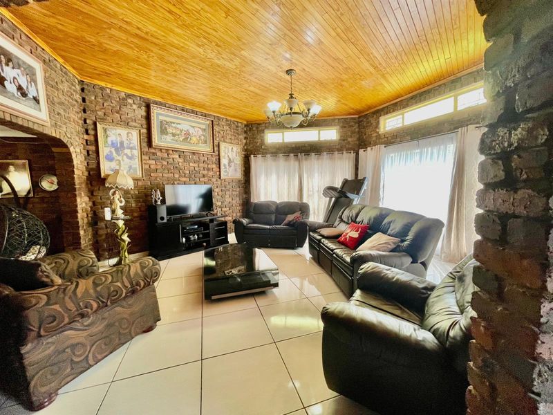 Distinguished Family home for outdoor and Indoor living in Evander - Photo 4