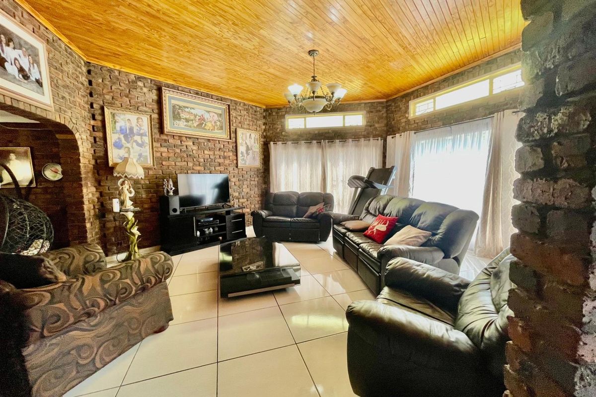 Distinguished Family home for outdoor and Indoor living in Evander - Photo 4