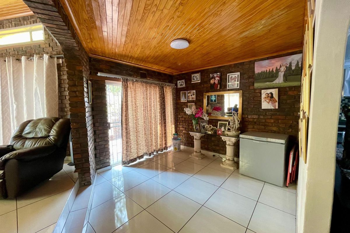 Distinguished Family home for outdoor and Indoor living in Evander - Photo 5