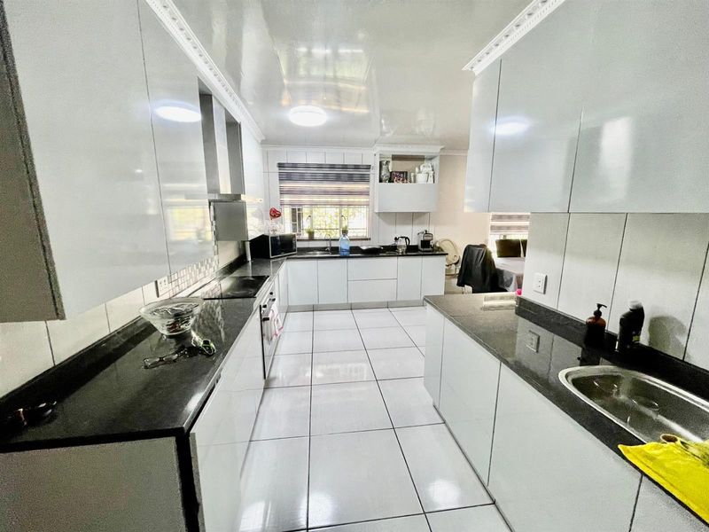 Distinguished Family home for outdoor and Indoor living in Evander - Photo 3