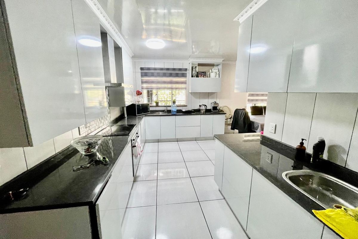 Distinguished Family home for outdoor and Indoor living in Evander - Photo 3