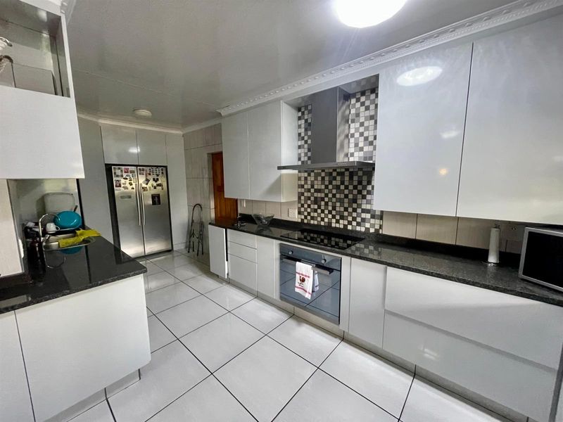 Distinguished Family home for outdoor and Indoor living in Evander - Photo 2