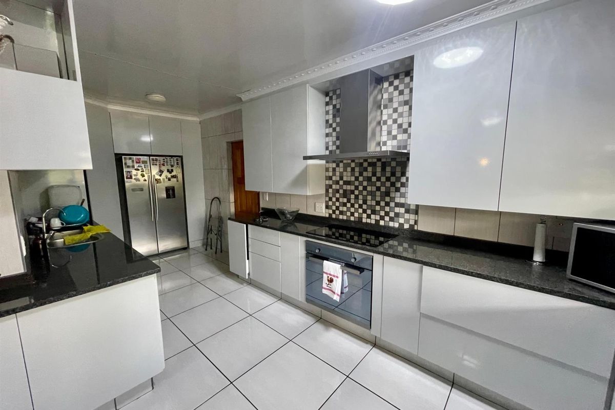 Distinguished Family home for outdoor and Indoor living in Evander - Photo 2