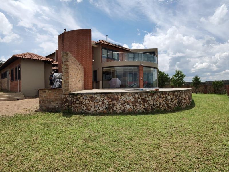House For Sale in Aquavista Mountain Estate, Bronkhorstspruit - Photo 2