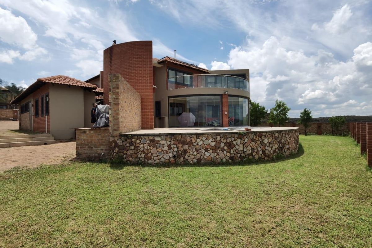 House For Sale in Aquavista Mountain Estate, Bronkhorstspruit - Photo 2