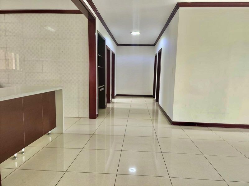 2bedroom Ground Apartment - Photo 2