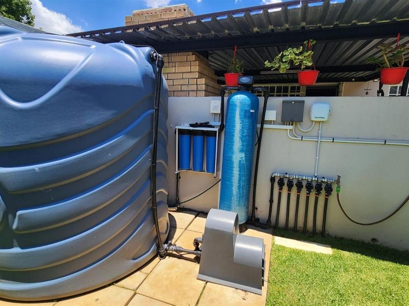 Exceptional Family Home with Flatlet, Pool,  Entertainer’s Dream  Dal Fouche, Springs - Photo 2