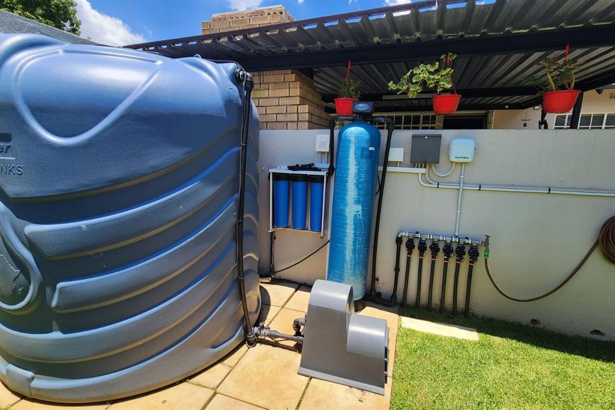 Exceptional Family Home with Flatlet, Pool,  Entertainer’s Dream  Dal Fouche, Springs - Photo 2