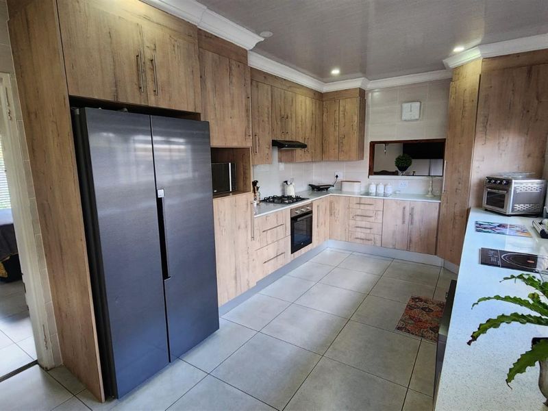 Exceptional Family Home with Flatlet, Pool,  Entertainer’s Dream  Dal Fouche, Springs - Photo 9