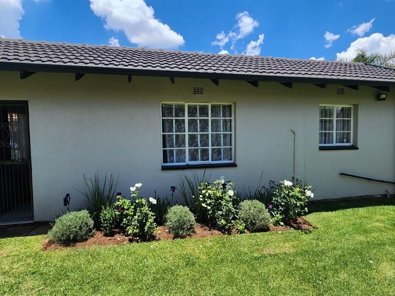 Exceptional Family Home with Flatlet, Pool,  Entertainer’s Dream  Dal Fouche, Springs - Photo 7