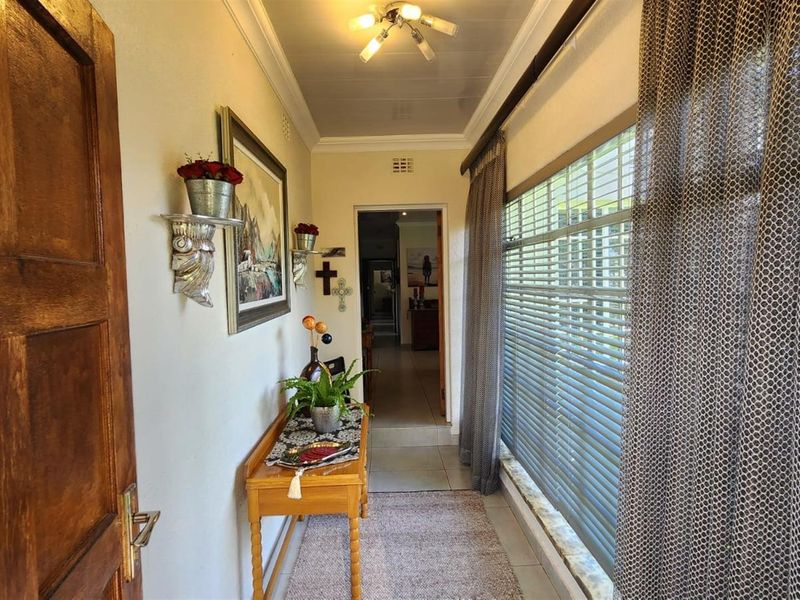 Exceptional Family Home with Flatlet, Pool,  Entertainer’s Dream  Dal Fouche, Springs - Photo 3