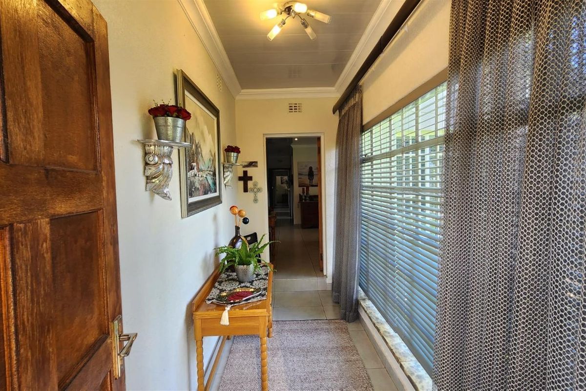 Exceptional Family Home with Flatlet, Pool,  Entertainer’s Dream  Dal Fouche, Springs - Photo 3