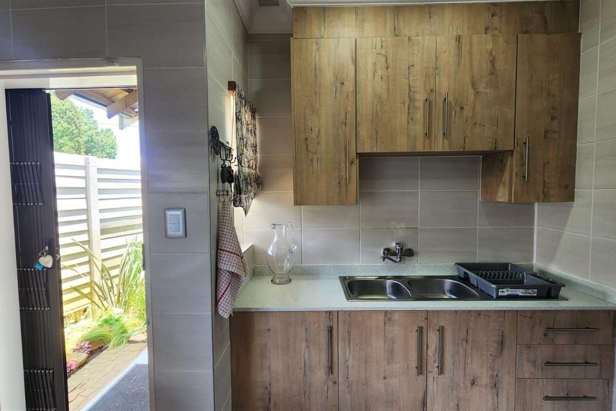 Exceptional Family Home with Flatlet, Pool,  Entertainer’s Dream  Dal Fouche, Springs - Photo 4