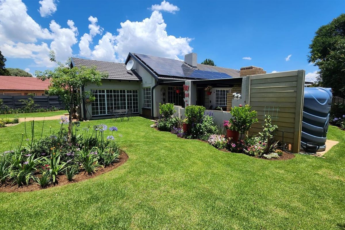 Exceptional Family Home with Flatlet, Pool,  Entertainer’s Dream  Dal Fouche, Springs - Photo 5