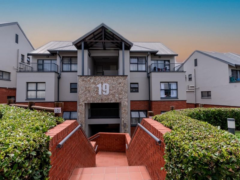 Modern 2 Bedroom, 2 Bathroom Apartment for Sale in Oakdene - Photo 5