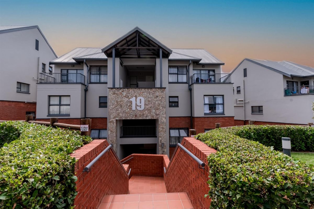 Modern 2 Bedroom, 2 Bathroom Apartment for Sale in Oakdene - Photo 5