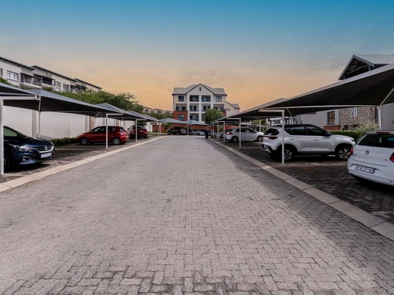 Modern 2 Bedroom, 2 Bathroom Apartment for Sale in Oakdene - Photo 4