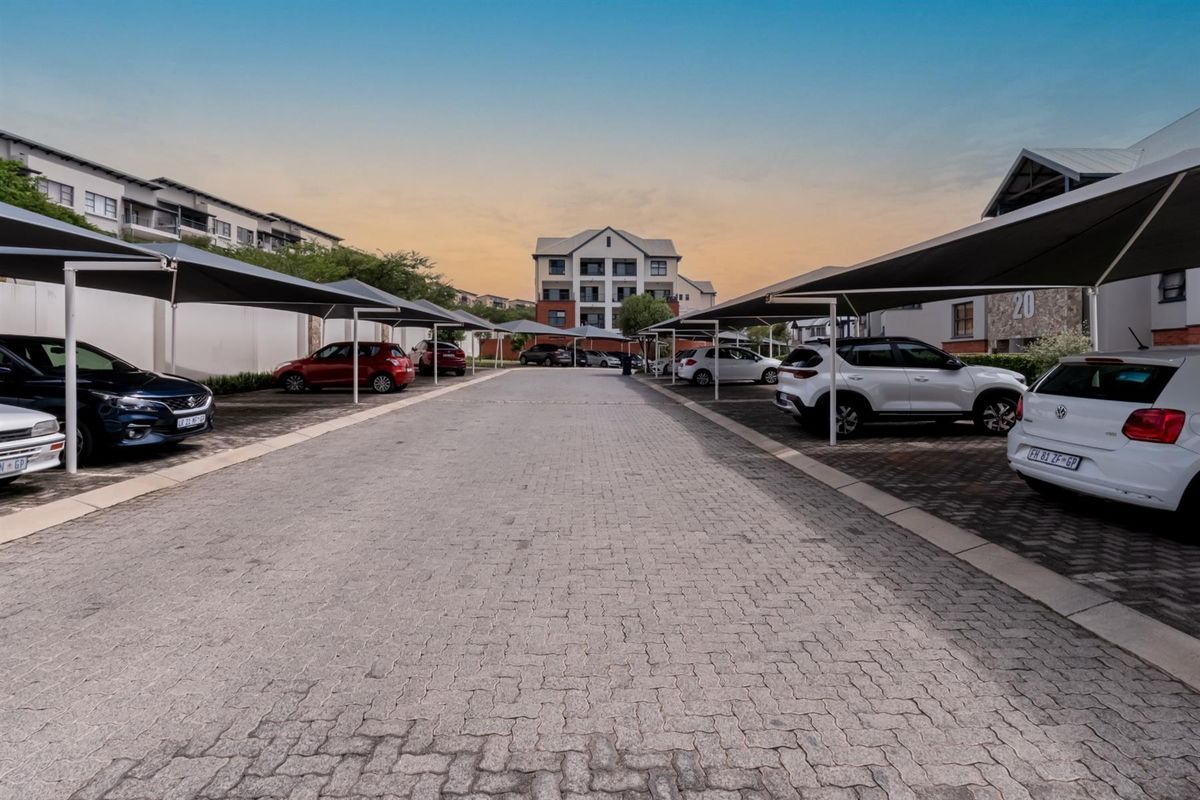 Modern 2 Bedroom, 2 Bathroom Apartment for Sale in Oakdene - Photo 4