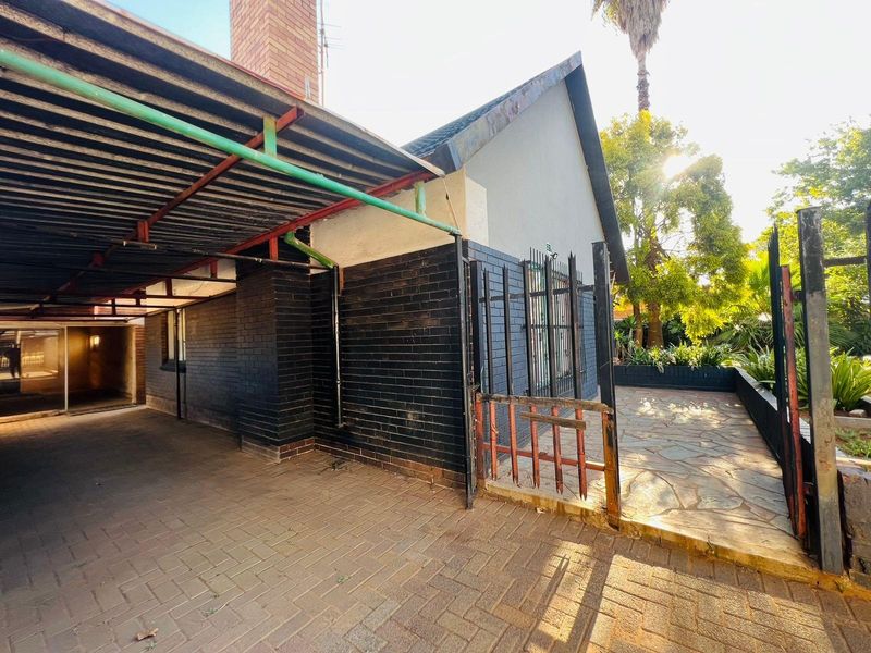 House For Sale in  Vanderbijlpark, CE 1, Vanderbijlpark CE - Photo 1