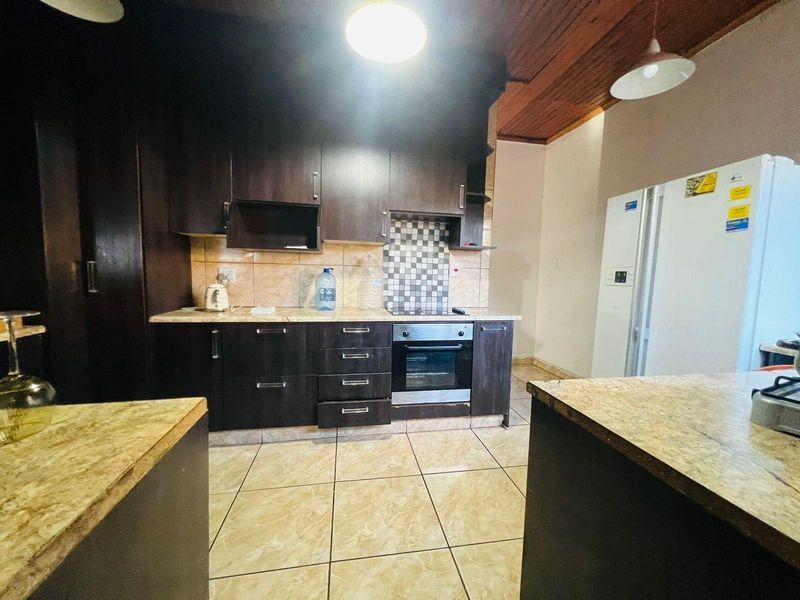 House For Sale in  Vanderbijlpark, CE 1, Vanderbijlpark CE - Photo 4