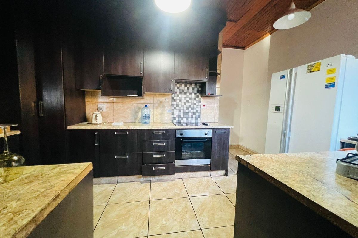 House For Sale in  Vanderbijlpark, CE 1, Vanderbijlpark CE - Photo 4