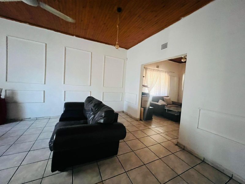 House For Sale in  Vanderbijlpark, CE 1, Vanderbijlpark CE - Photo 8