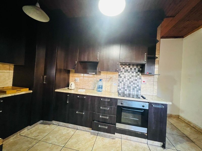 House For Sale in  Vanderbijlpark, CE 1, Vanderbijlpark CE - Photo 2
