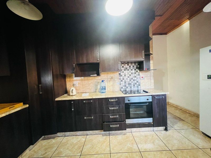 House For Sale in  Vanderbijlpark, CE 1, Vanderbijlpark CE - Photo 3