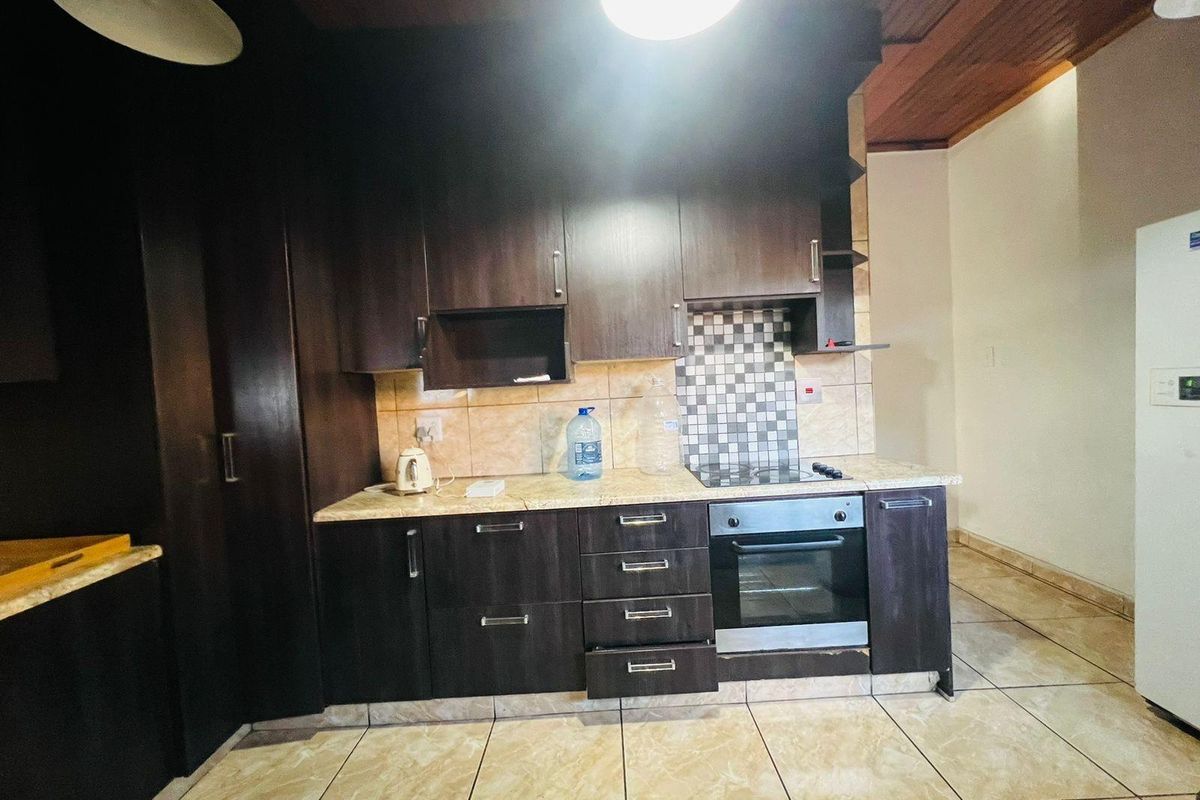 House For Sale in  Vanderbijlpark, CE 1, Vanderbijlpark CE - Photo 3