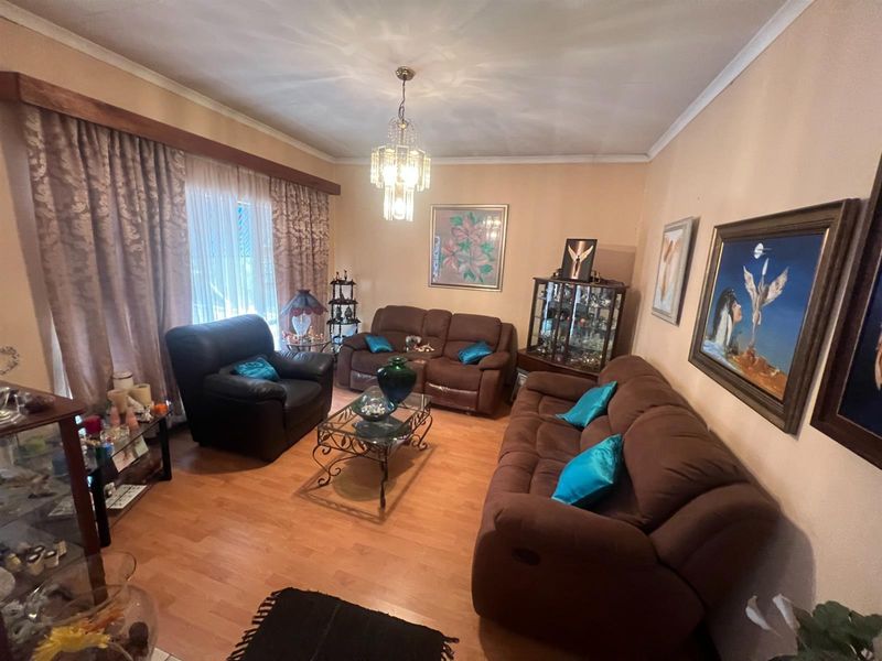 5 bedroom House For Sale in Zwartkop, Centurion - Photo 4