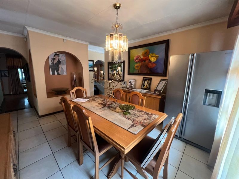 5 bedroom House For Sale in Zwartkop, Centurion - Photo 7