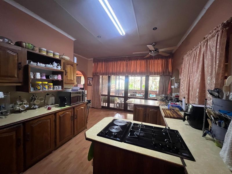 5 bedroom House For Sale in Zwartkop, Centurion - Photo 10