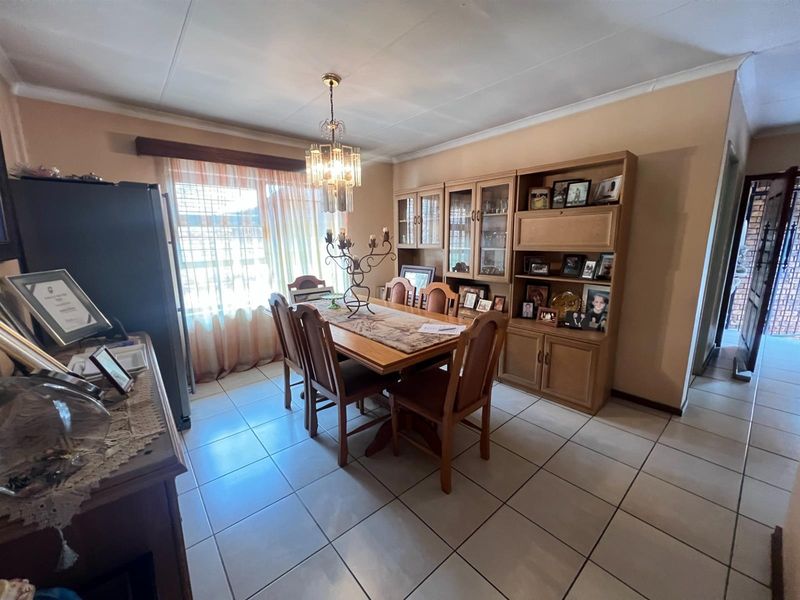5 bedroom House For Sale in Zwartkop, Centurion - Photo 8