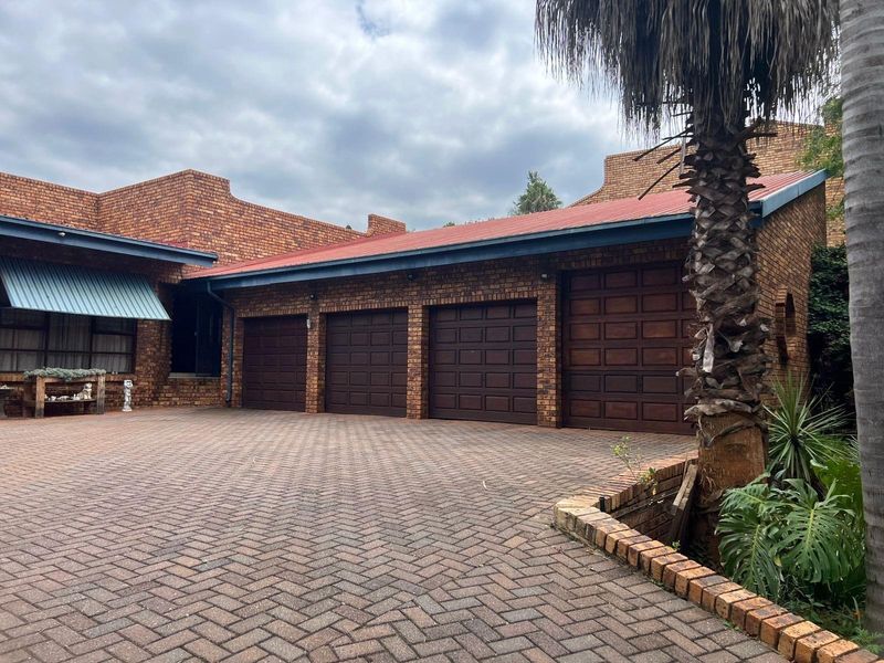 5 bedroom House For Sale in Zwartkop, Centurion - Photo 1