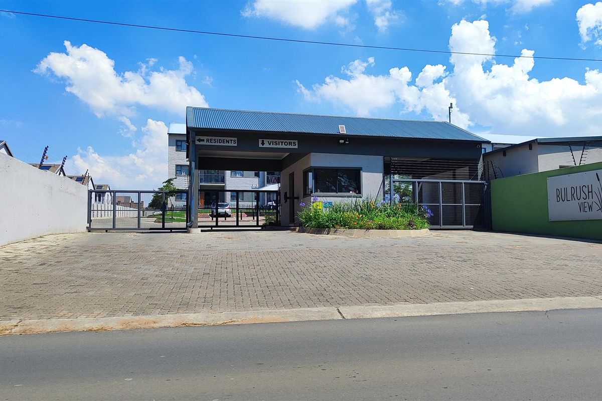 Apartment For Sale in Rynfield - Photo 2