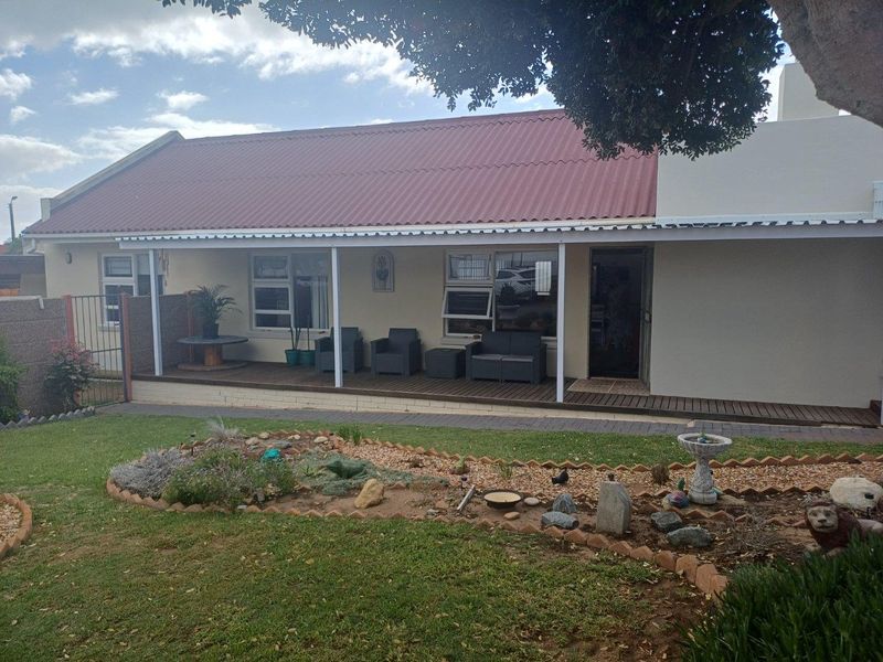 House For Sale in Stilbaai Wes, Stilbaai - Photo 2