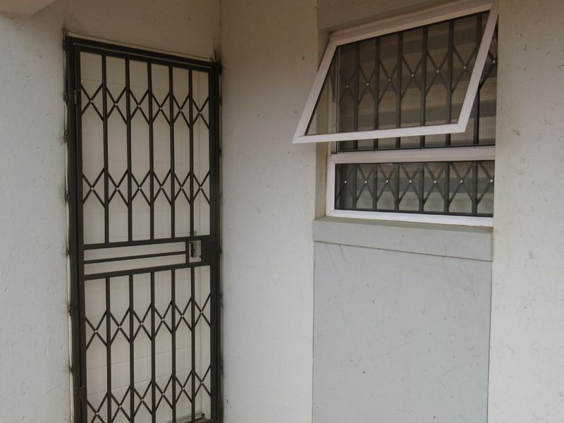 House For Sale in Crystal Park, Benoni - Photo 7