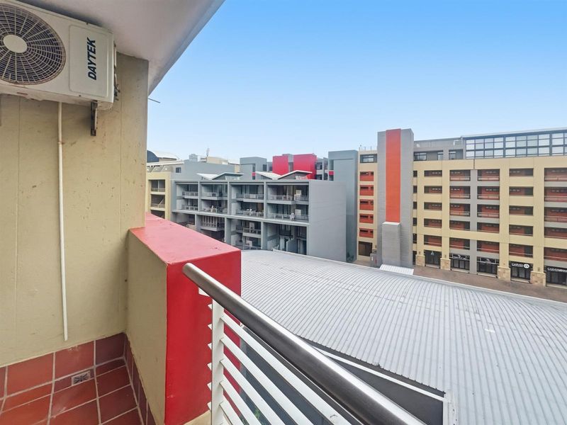 Newly Renovated 2 Bed Apartment For Sale in Umhlanga Ridge, Umhlanga, KwaZulu-Natal - Photo 9