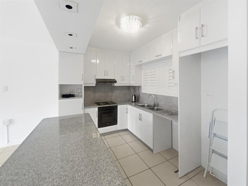 Newly Renovated 2 Bed Apartment For Sale in Umhlanga Ridge, Umhlanga, KwaZulu-Natal - Photo 7