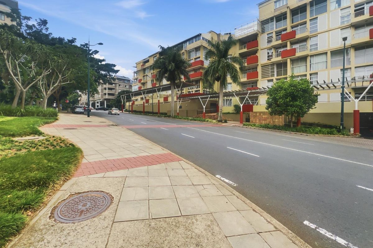 Newly Renovated 2 Bed Apartment For Sale in Umhlanga Ridge, Umhlanga, KwaZulu-Natal - Photo 2