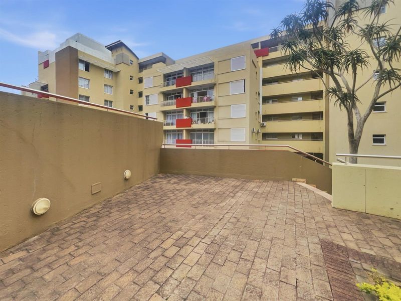 Newly Renovated 2 Bed Apartment For Sale in Umhlanga Ridge, Umhlanga, KwaZulu-Natal - Photo 5
