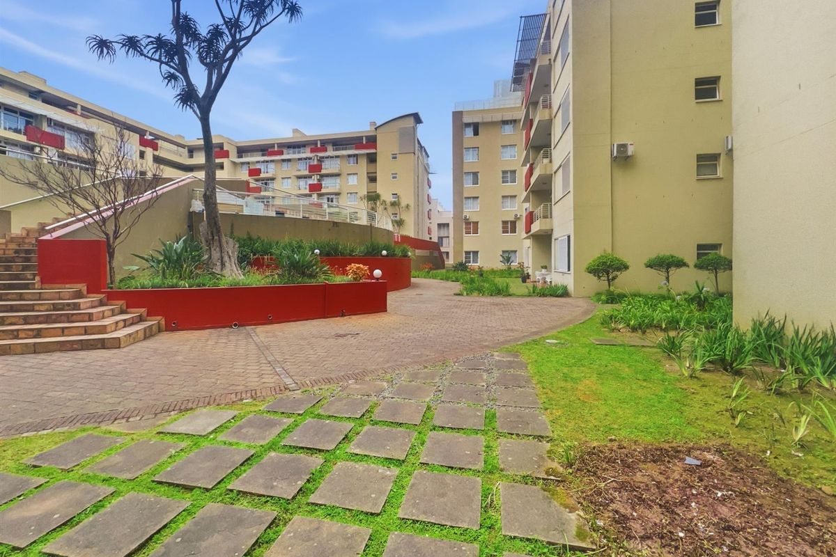 Newly Renovated 2 Bed Apartment For Sale in Umhlanga Ridge, Umhlanga, KwaZulu-Natal - Photo 4