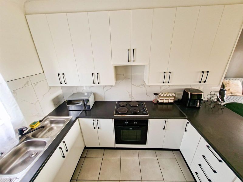 2 bedroom Apartment For Sale in Eco Park Estate, Centurion - Photo 6